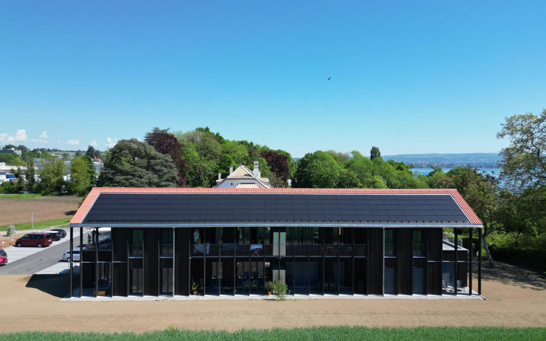 Rénovation de la toiture avec installation de panneau solaire à Tolochenaz pour la fondation Nicati