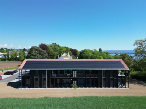 Rénovation de la toiture avec installation de panneau solaire à Tolochenaz pour la fondation Nicati