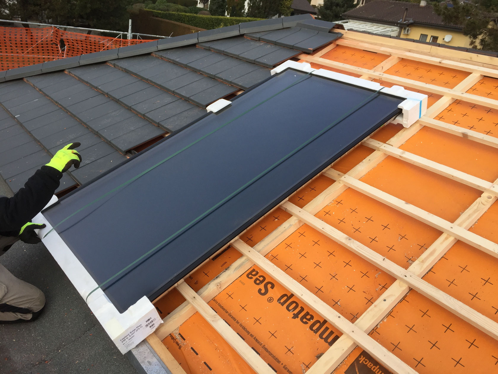 Isolation de la toiture avec tuile et photovoltaique