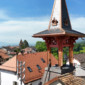 Rénovation de la ferblanterie à Bassins avec vue sur le village et l'église