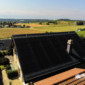 Photovoltaïque de Willy toiture avec vue sur le village de Yens