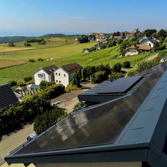 Ville de Yens avec vue d'angle sur la toiture