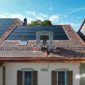 Toiture en cuivre avec larmier, cloche et photovoltaïque