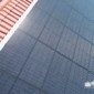 Toiture Willy, zoom sur la ferblanterie, les tuiles et panneau solaire