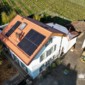 Rénovation de panneaux solaires avec vue sur la vigne
