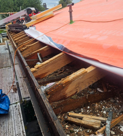 Vue sur les dégâts de l'isolation qui va être renovée par Willy Toiture