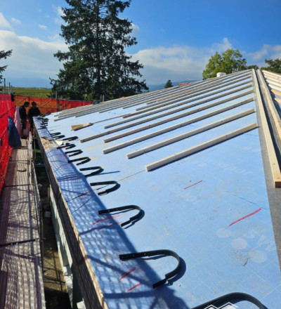 Toiture en rénovation d'une maison à Founex