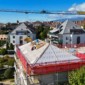 Vue sur la construction de la toiture et du château de Mafroi
