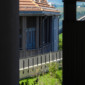 Vue sur Bournens et sur le toit et la gouttière
