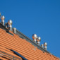 Vue sur les chapeaux de ventilation de toiture
