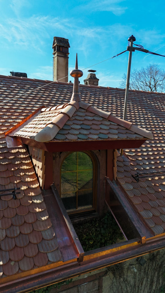 Fenêtre de toit et tuiles rénové - Toiture Willy SA