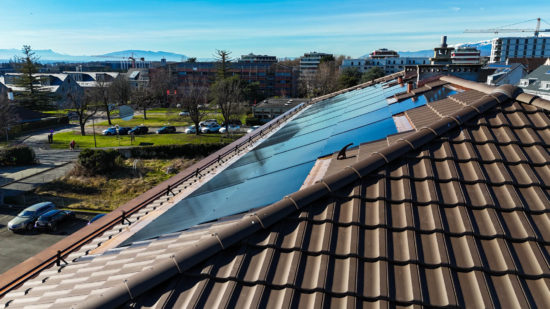 Modernisation énergétique à Savoie, Gland : toiture, cuivre et photovoltaïque par Willy Toiture