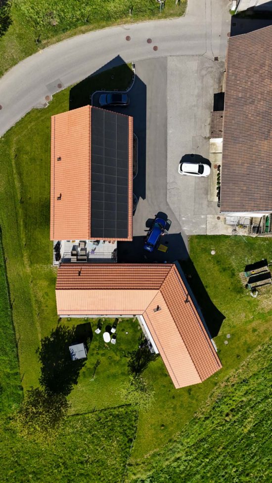 Magnifique vue aérienne sur les toits réalisés par Toiture Willy SA à Mannens, Fribourg