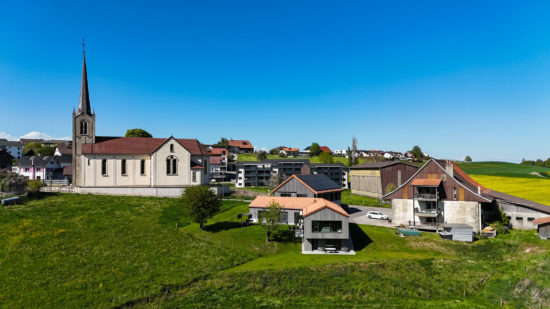 Rénovation par Toiture Willy SA dans le village de Mannens