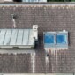 Une maison avant la rénovation de la toiture