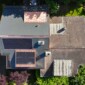 Installation de noiuvelles tuiles, ferblanterie et photovoltaïques sur le toit d'un maison à Gland