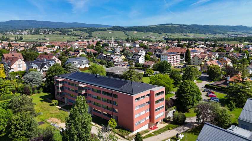 Réalisation de Toiture willy SA sur un nouveau bâtiment à Gland